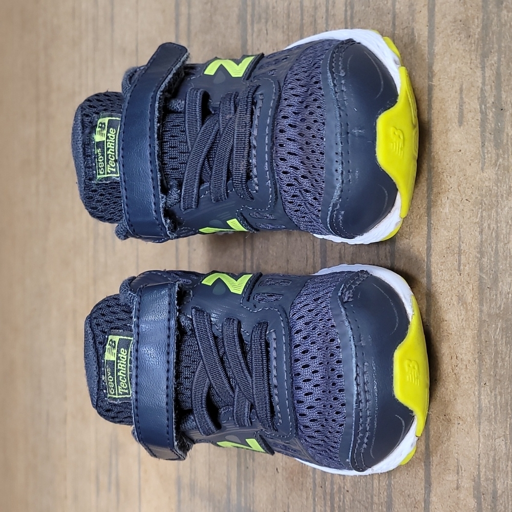 New Balance Kids Navy and Lime Green Sneakers - Picture 2 of 9
